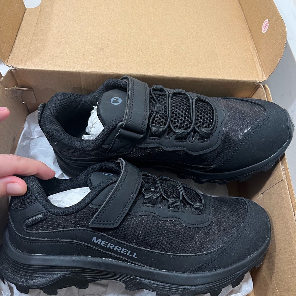 Merrell Kids Moab Speed Low A/C Sneaker Black, Size 5 , New